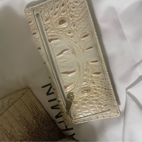 Brahmin Purse and matching wallet - Picture 7 of 10